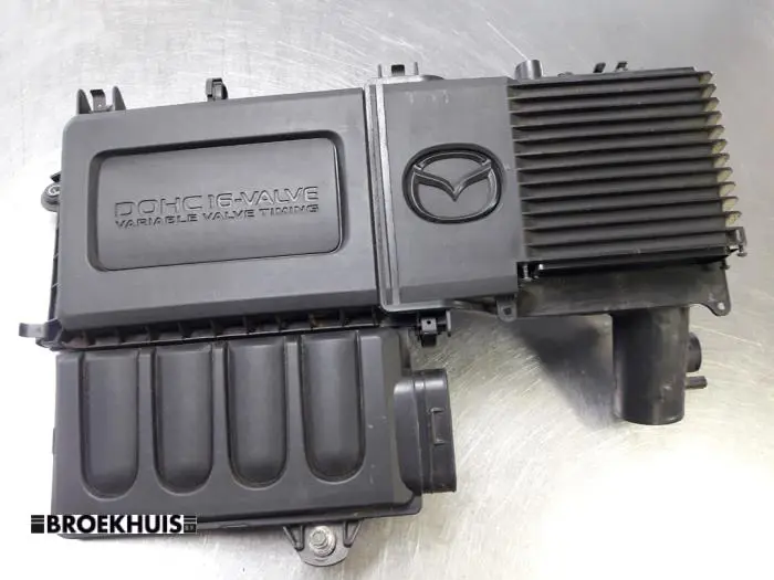 Cuerpo de filtro de aire Mazda 3.
