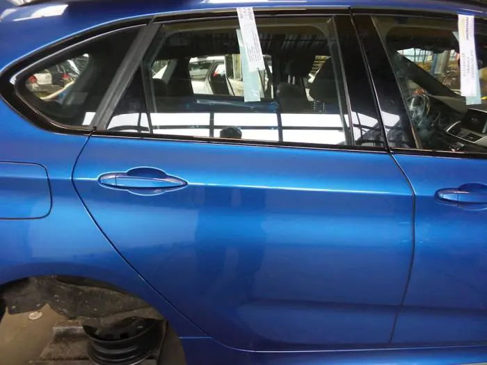 Drzwi prawe tylne wersja 4-drzwiowa BMW 2-Serie