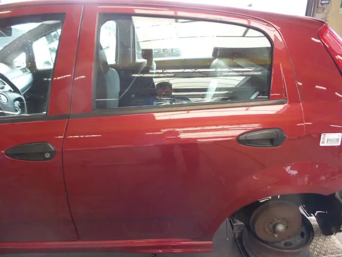 Drzwi lewe tylne wersja 4-drzwiowa Fiat Punto Grande