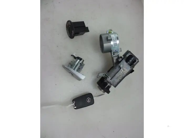 Set of cylinder locks (complete) Opel Karl
