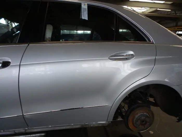Drzwi lewe tylne wersja 4-drzwiowa Mercedes E-Klasse
