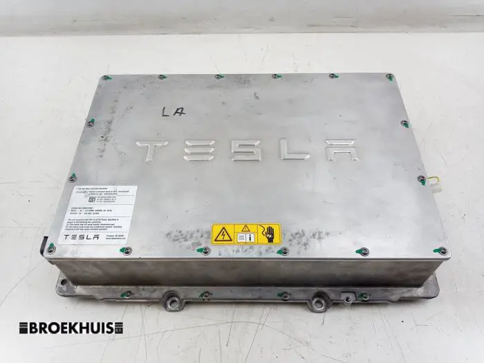 Convertisseur Tesla Model S