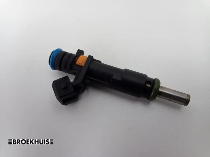 Injector (petrol injection) Opel Zafira C