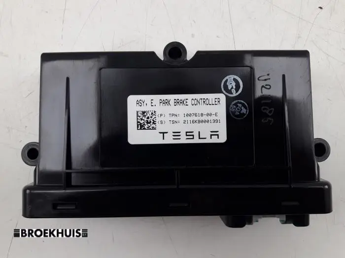 Modul hamulca postojowego Tesla Model S