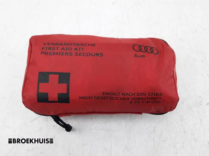 Apteczka pierwszej pomocy Audi A3