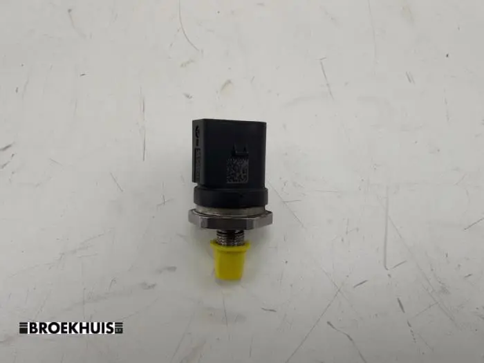 Fuel pressure sensor Volkswagen Golf