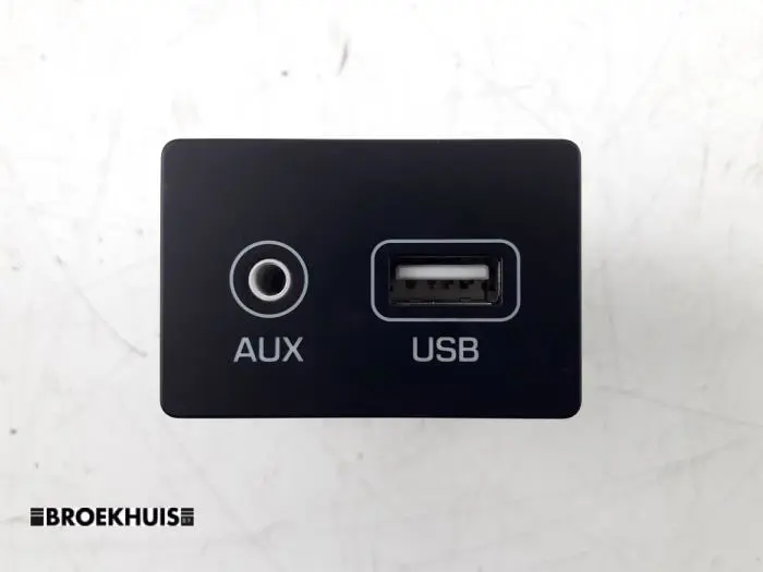 Conexión AUX-USB Hyundai Tucson
