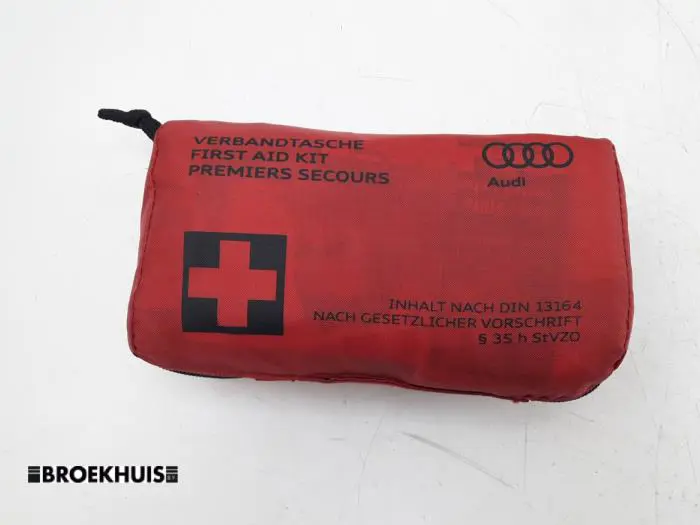 Apteczka pierwszej pomocy Audi A3