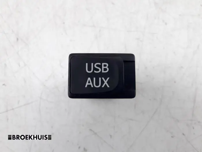 AUX/USB aansluiting Lexus CT 200h