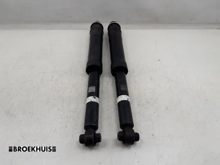 Shock absorber kit Lexus CT 200h