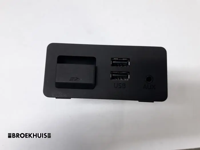 AUX / USB-Anschluss Mazda 2.