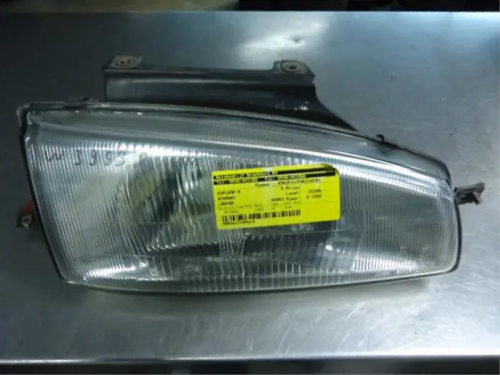 Headlight, right Hyundai Lantra