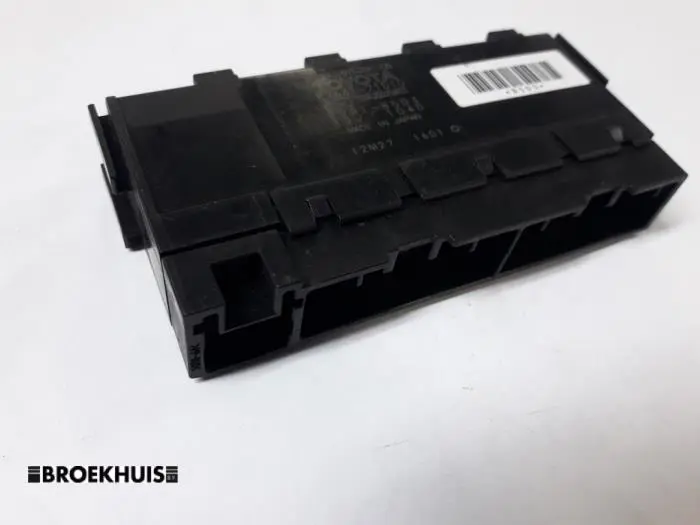 Caja de fusibles Lexus CT 200h