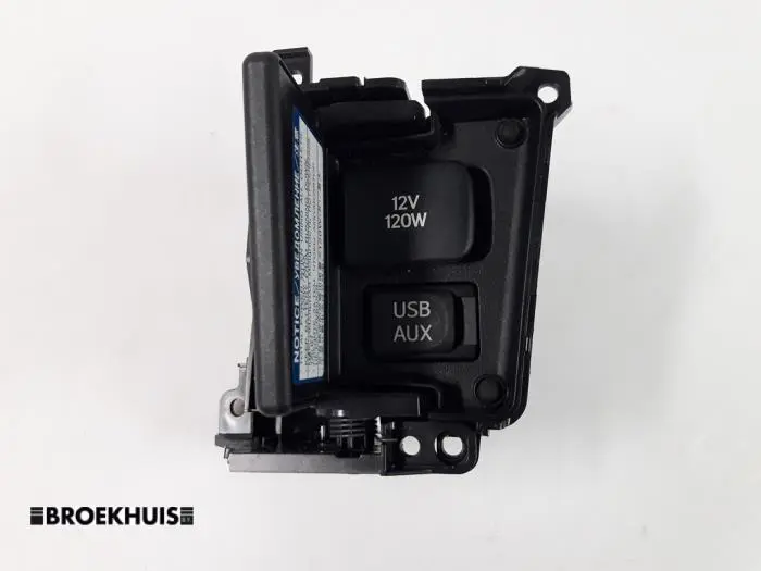 AUX / USB connection Lexus CT 200h