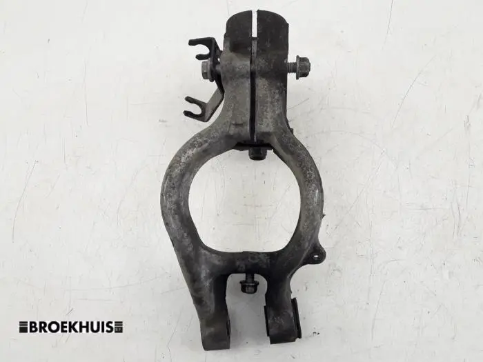 Knuckle bracket, front right Opel Astra