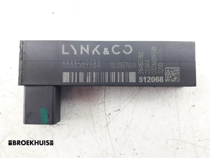 Entrée sans clé - Antenne Lynk & Co 01