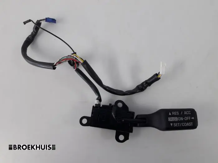 Cruise control switch Toyota Avensis