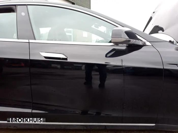Drzwi prawe przednie wersja 4-drzwiowa Tesla Model S