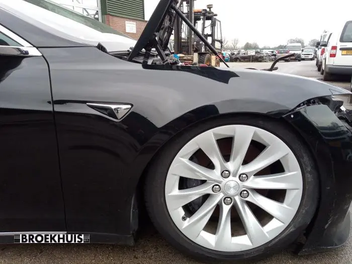 Front wing, right Tesla Model S
