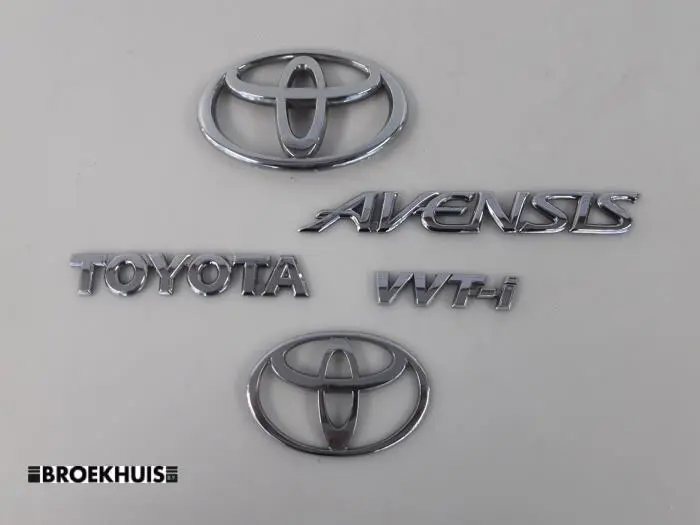Emblemat Toyota Avensis