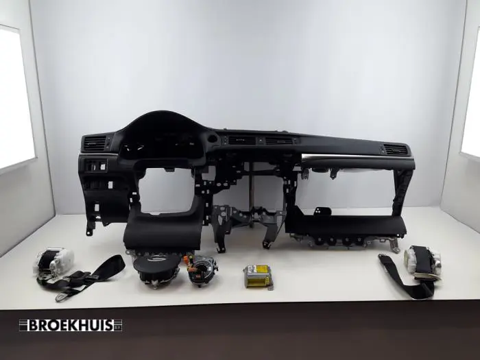 Airbag set + dashboard Lexus CT 200h