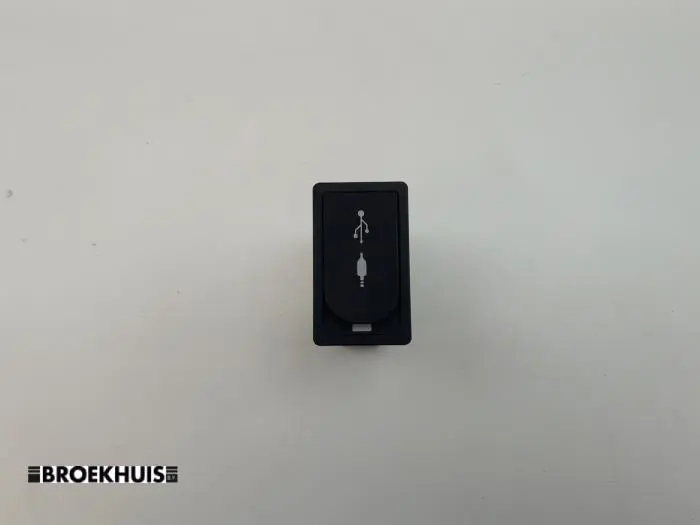 AUX / USB connection Lexus CT 200h