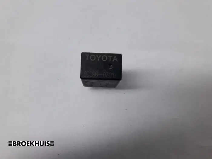 Przekaznik Toyota Avensis