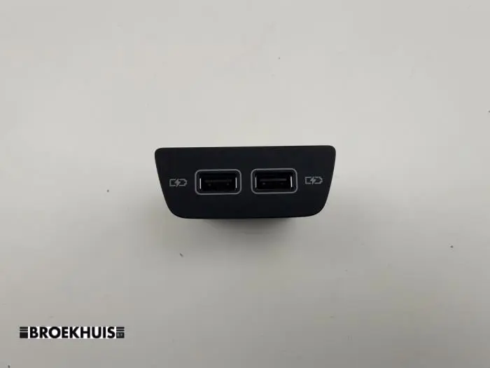 AUX / USB connection Volkswagen Polo