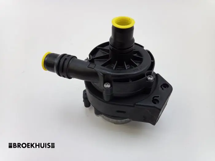 Additional water pump Peugeot 208