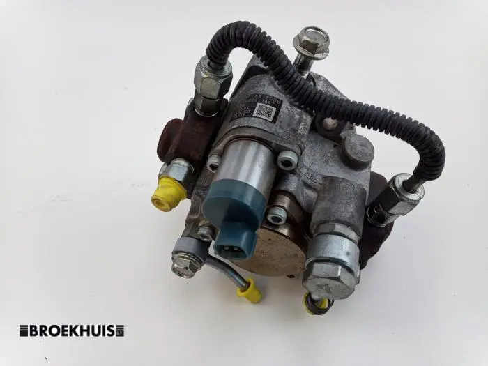 Pompe carburant mécanique Mazda 6.