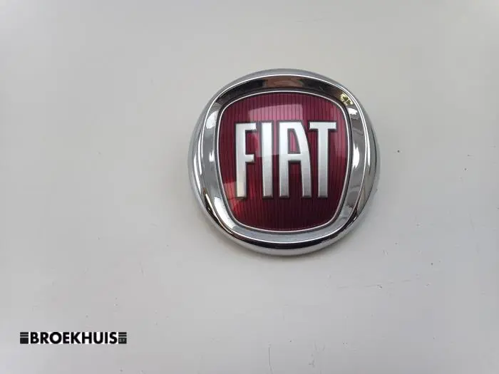 Emblemat Fiat 500X