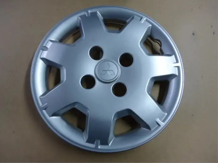 Wheel cover (spare) Mitsubishi Carisma