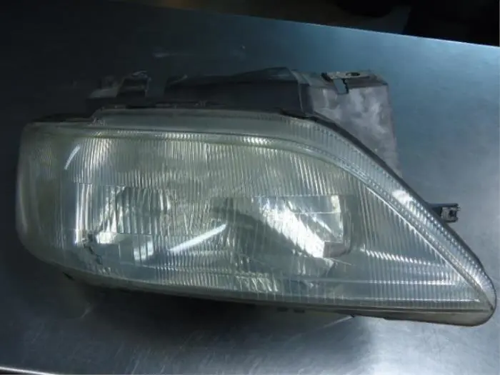 Headlight, right Citroen Xsara