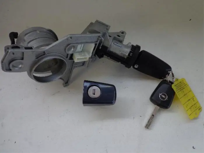 Set of cylinder locks (complete) Opel Zafira C
