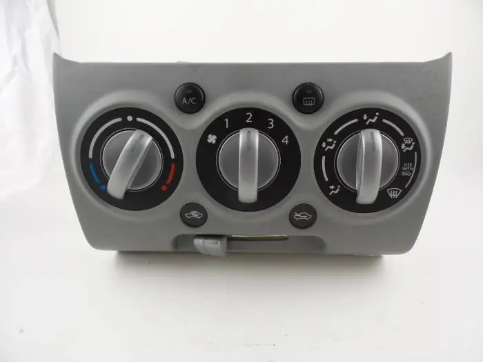 Panel de control de calefacción Nissan Pixo