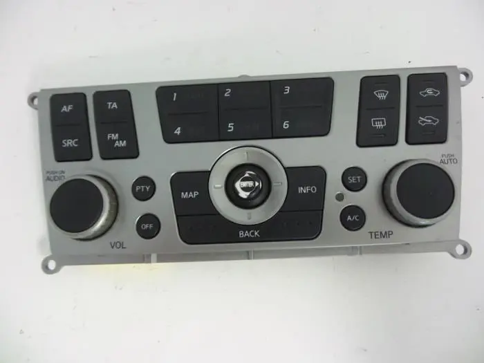 Panel de control de radio Nissan Almera