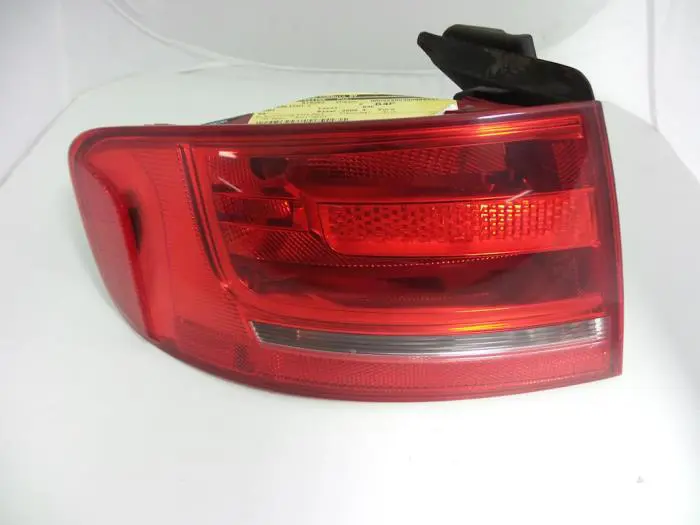 Tylne swiatlo pozycyjne lewe Audi A4