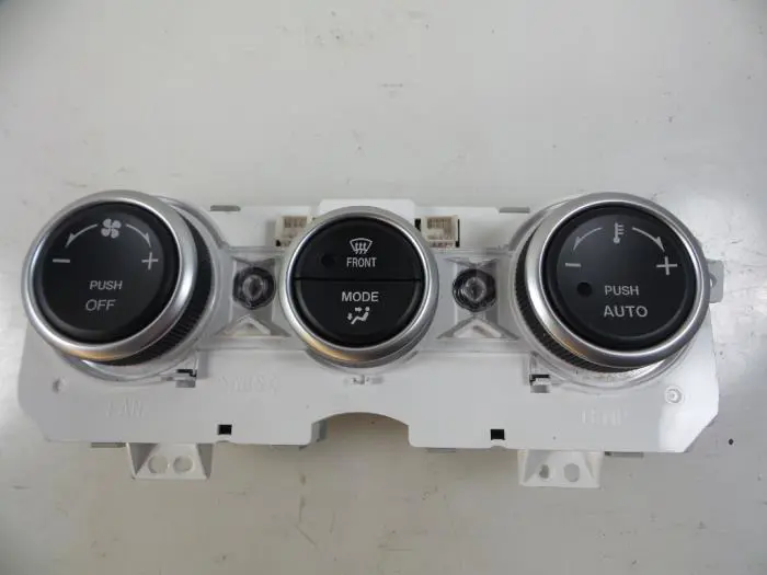Panel sterowania nagrzewnicy Mazda 6.