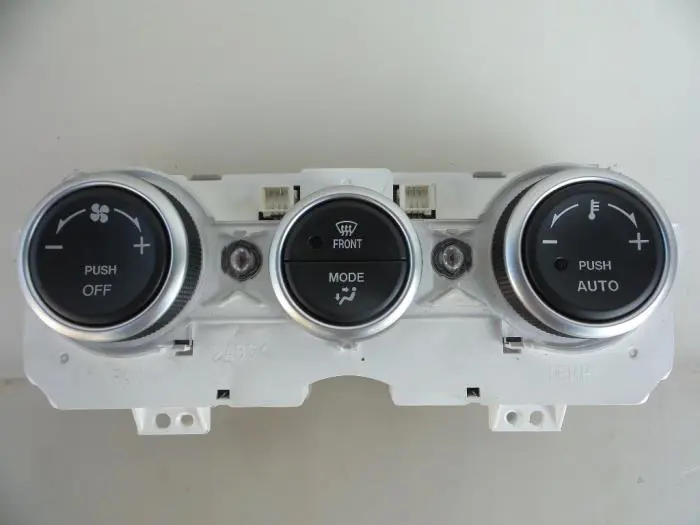 Panel de control de calefacción Mazda 6.