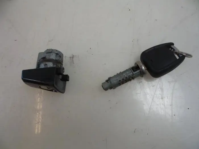 Set of cylinder locks (complete) Opel Vectra