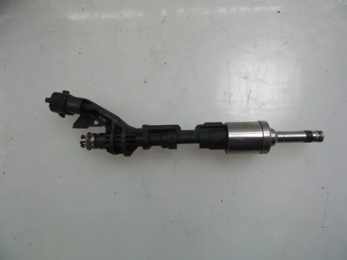 Injector (petrol injection) Volvo V40