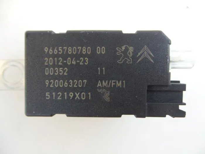 Antenne amplificateur Peugeot 508