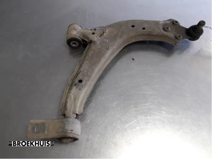 Front wishbone, right Peugeot 306
