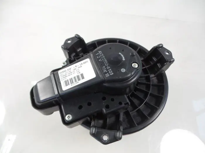 Heating and ventilation fan motor Toyota Avensis