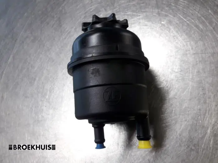 Power steering fluid reservoir Mercedes V-Klasse