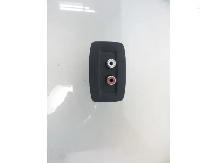 AUX/USB aansluiting Opel Movano