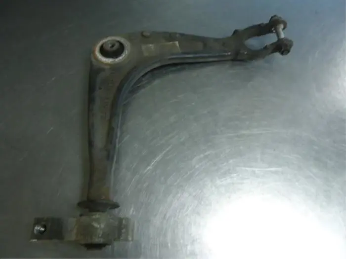 Front wishbone, right Peugeot 407