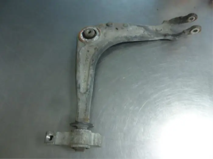 Front wishbone, right Peugeot 407