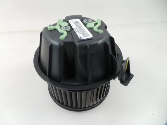 Heating and ventilation fan motor Dacia Duster