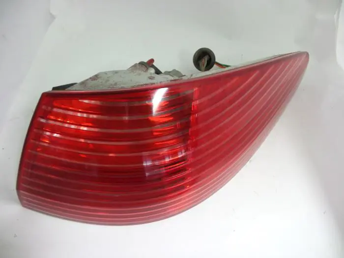 Taillight, right Peugeot 607
